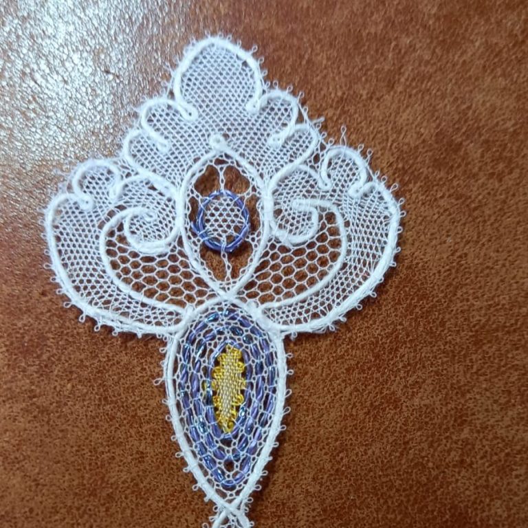 Dentelle de Bayeux. Modèle de Mylène Salvador